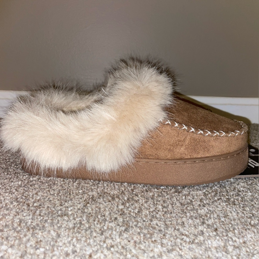 Faux Fur Slippers DAKINE House Shoes NWT Chestnut Memory Foam Women sz L 9 / 10